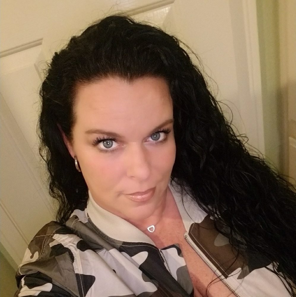 Meet your Posher, Adrienne